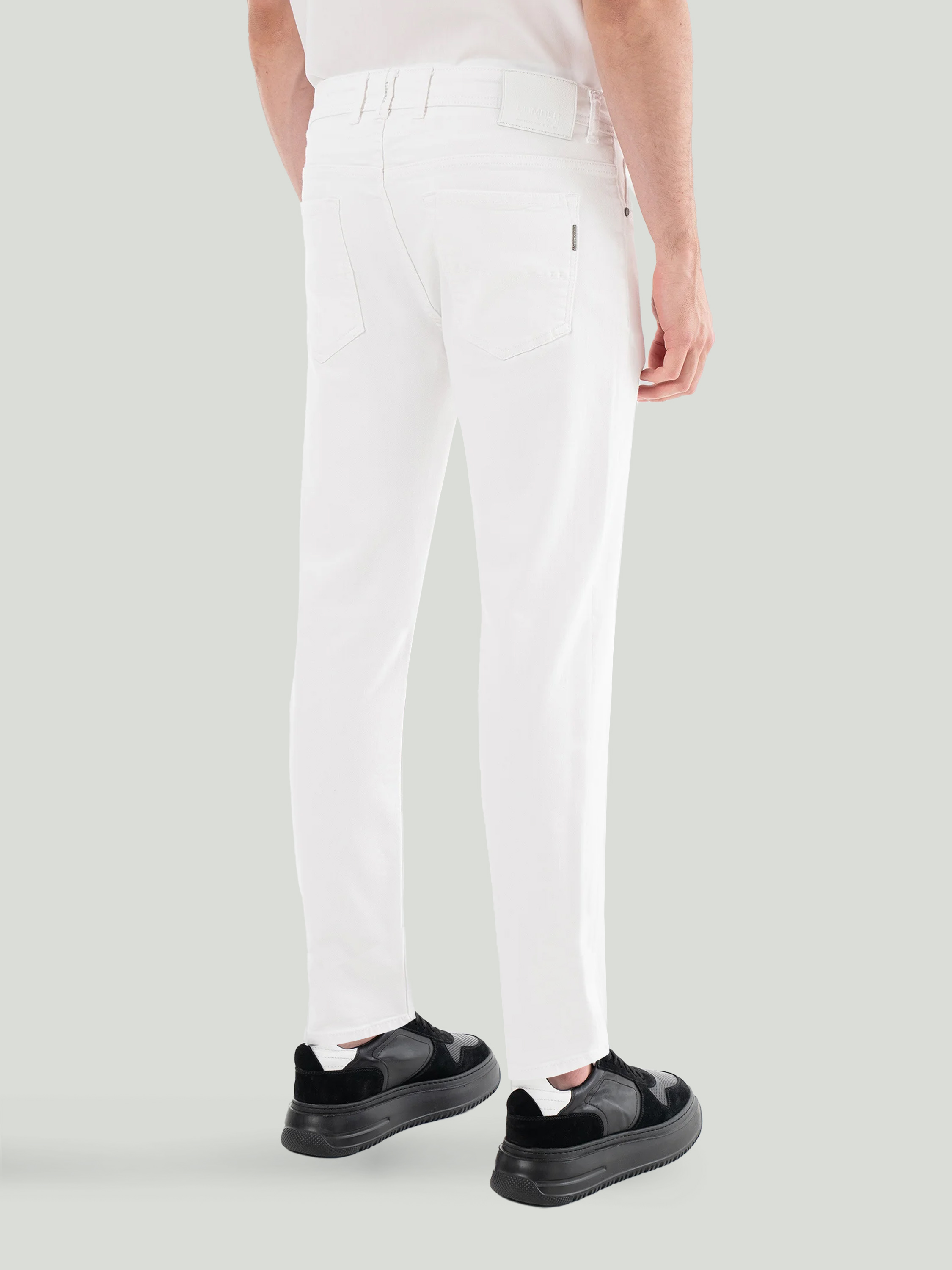 Белые джинсы Normal Fit — Одежда — фото 3 — CLIMBER B.C.
